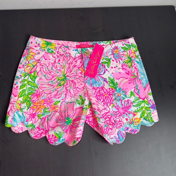 Lilly Pulitzer Jaquard Seersucker Scallop Hem Buttercup Shorts 5” - Picture 3 of 9